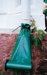 Bilde av kappet taknedløp og fleksibel slange