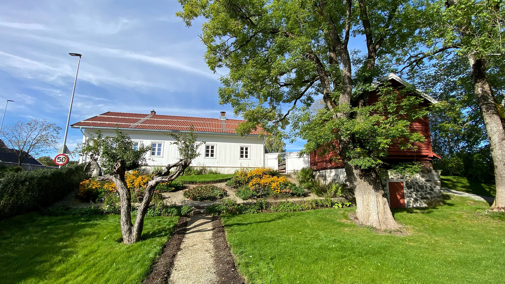 Presterud gård om sommeren