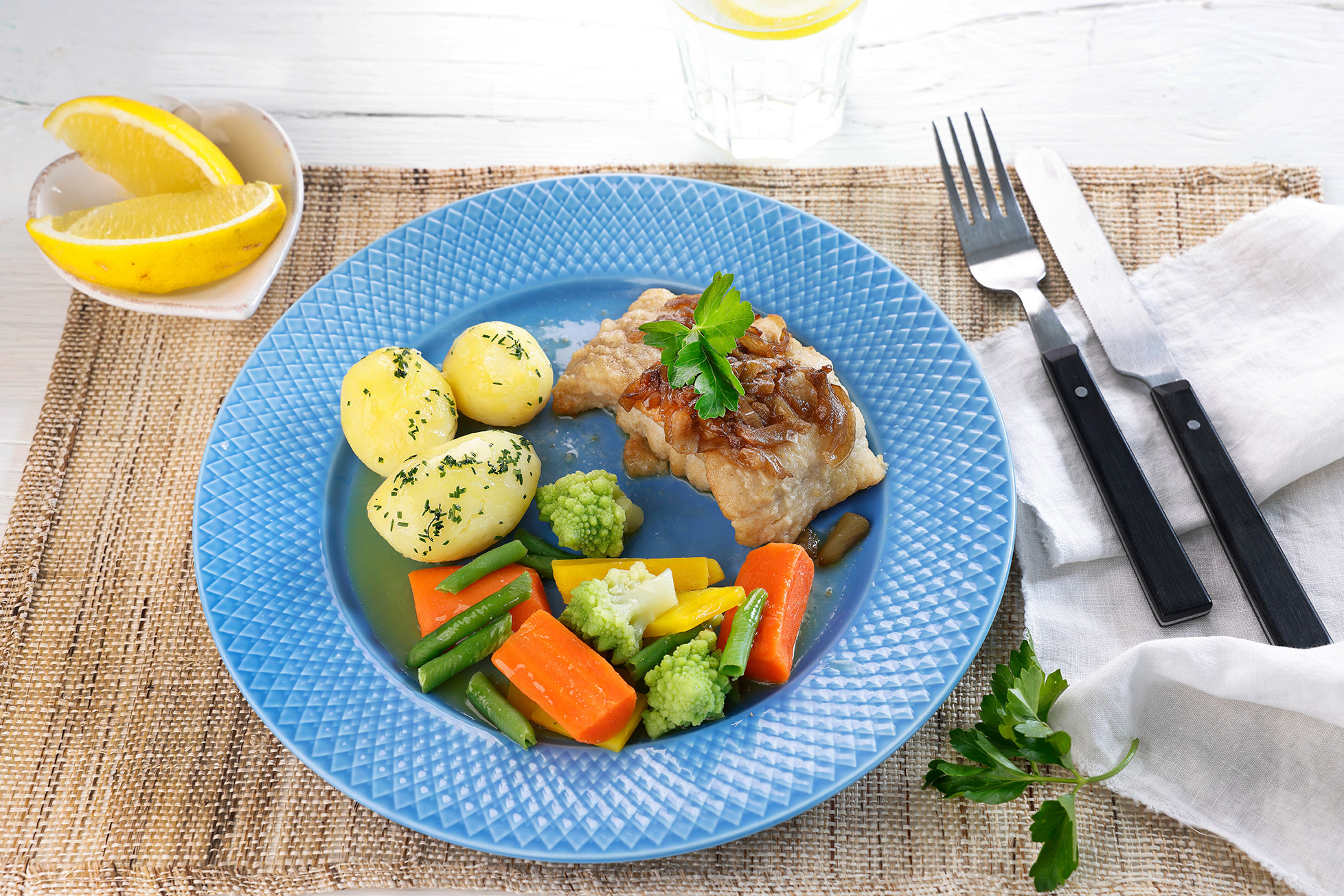 Seibiff med løk, grønnsaker og potet